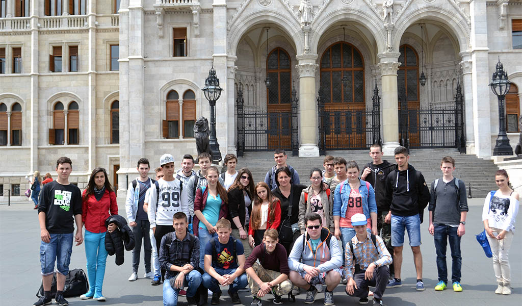 160527 parlament 02