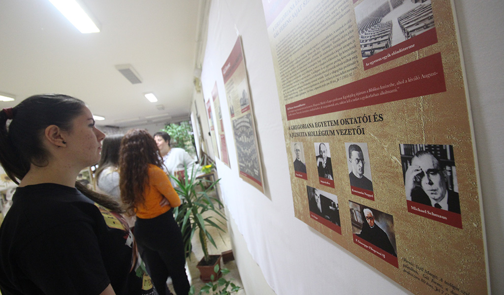 190510 kiallitas 04